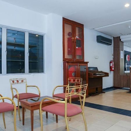 Capital O 89876 Safari Hotel Kampong Pasir Bogak Екстериор снимка