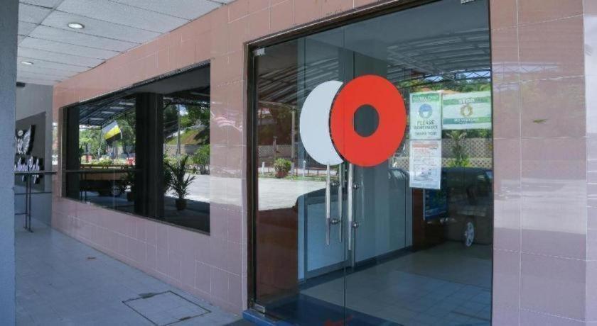 Capital O 89876 Safari Hotel Kampong Pasir Bogak Екстериор снимка