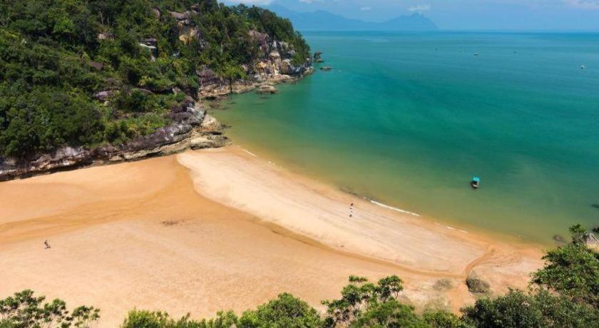 Capital O 89876 Safari Hotel Kampong Pasir Bogak Екстериор снимка