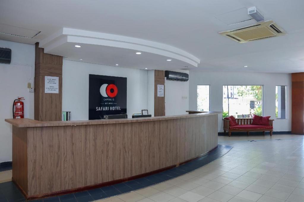 Capital O 89876 Safari Hotel Kampong Pasir Bogak Екстериор снимка