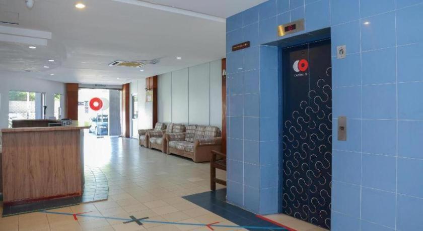 Capital O 89876 Safari Hotel Kampong Pasir Bogak Екстериор снимка
